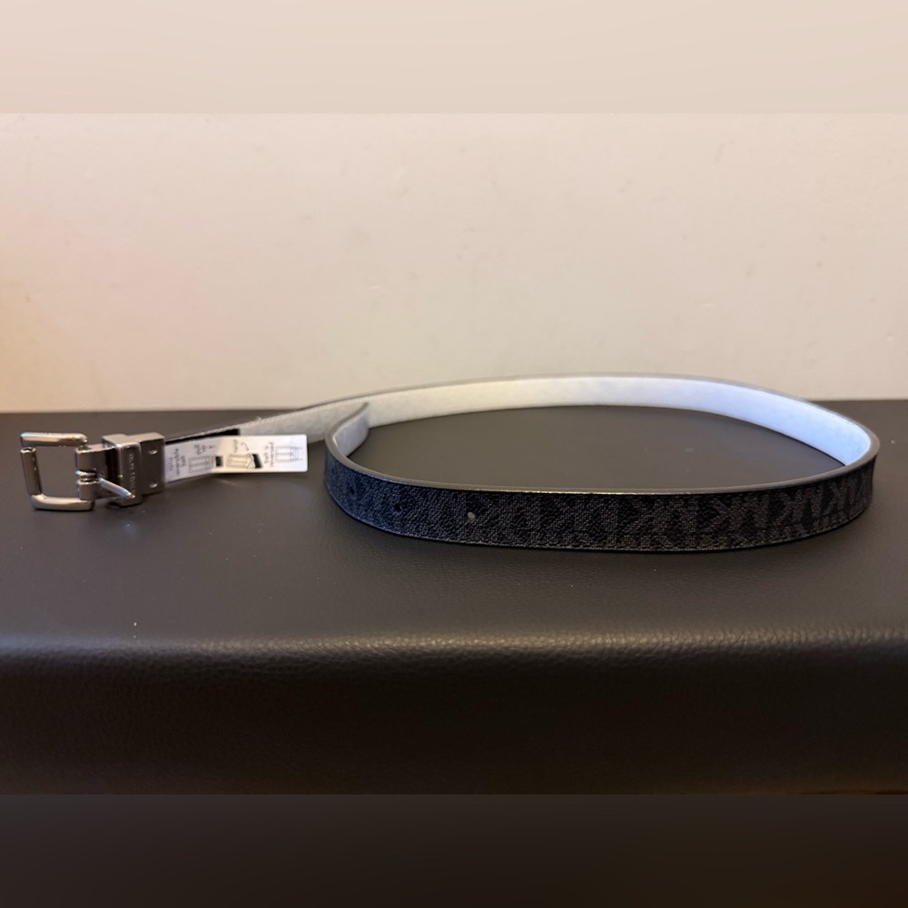 Michael Kors Twist reversible Belt with Monogram Design - Picture 8 of 9